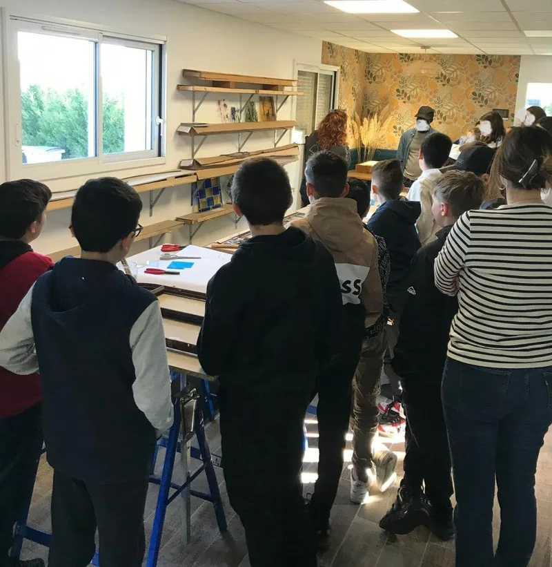 Visite de l'atelier par une école